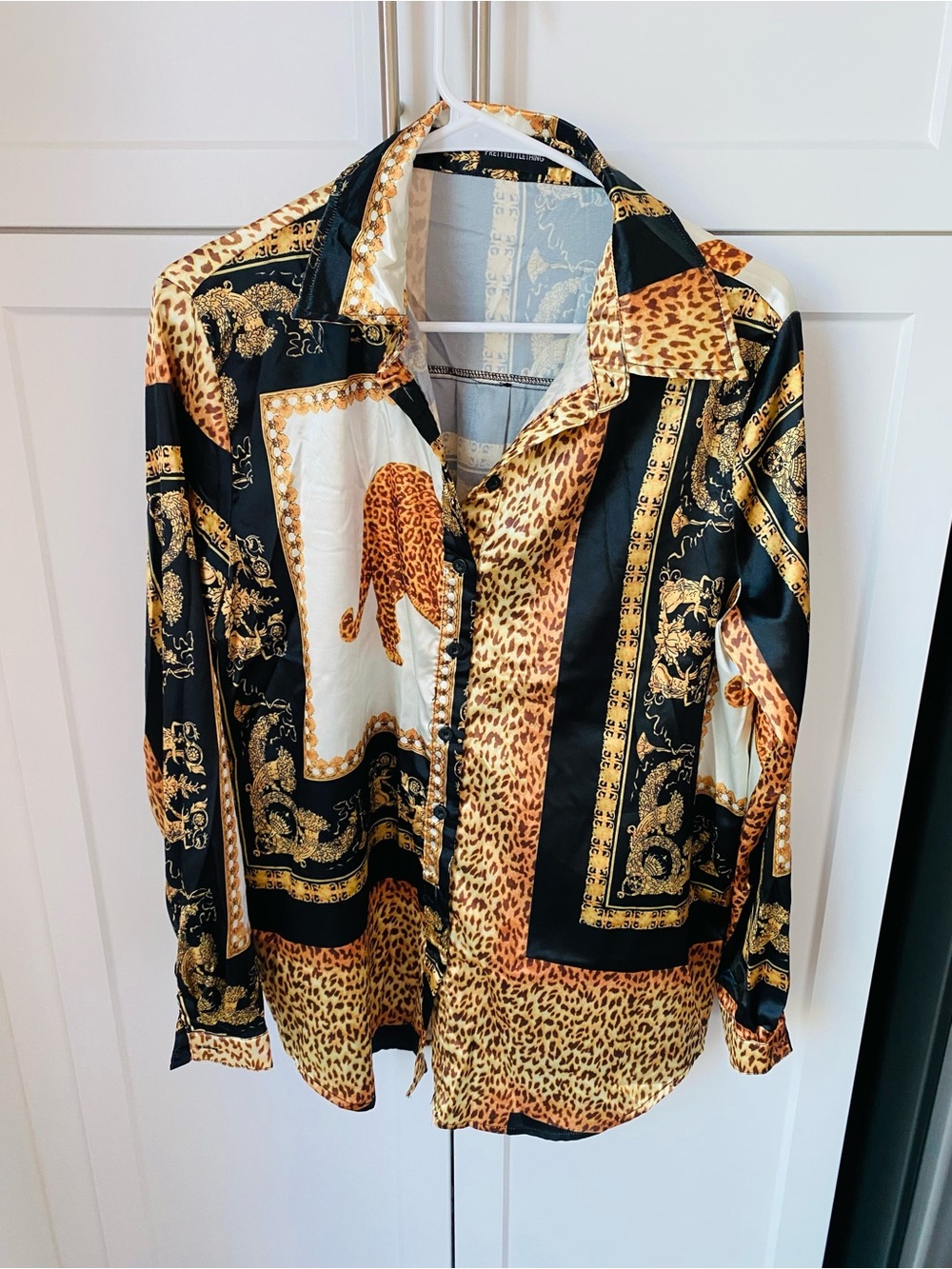 Pretty little things women’s medium animal leopard blouse